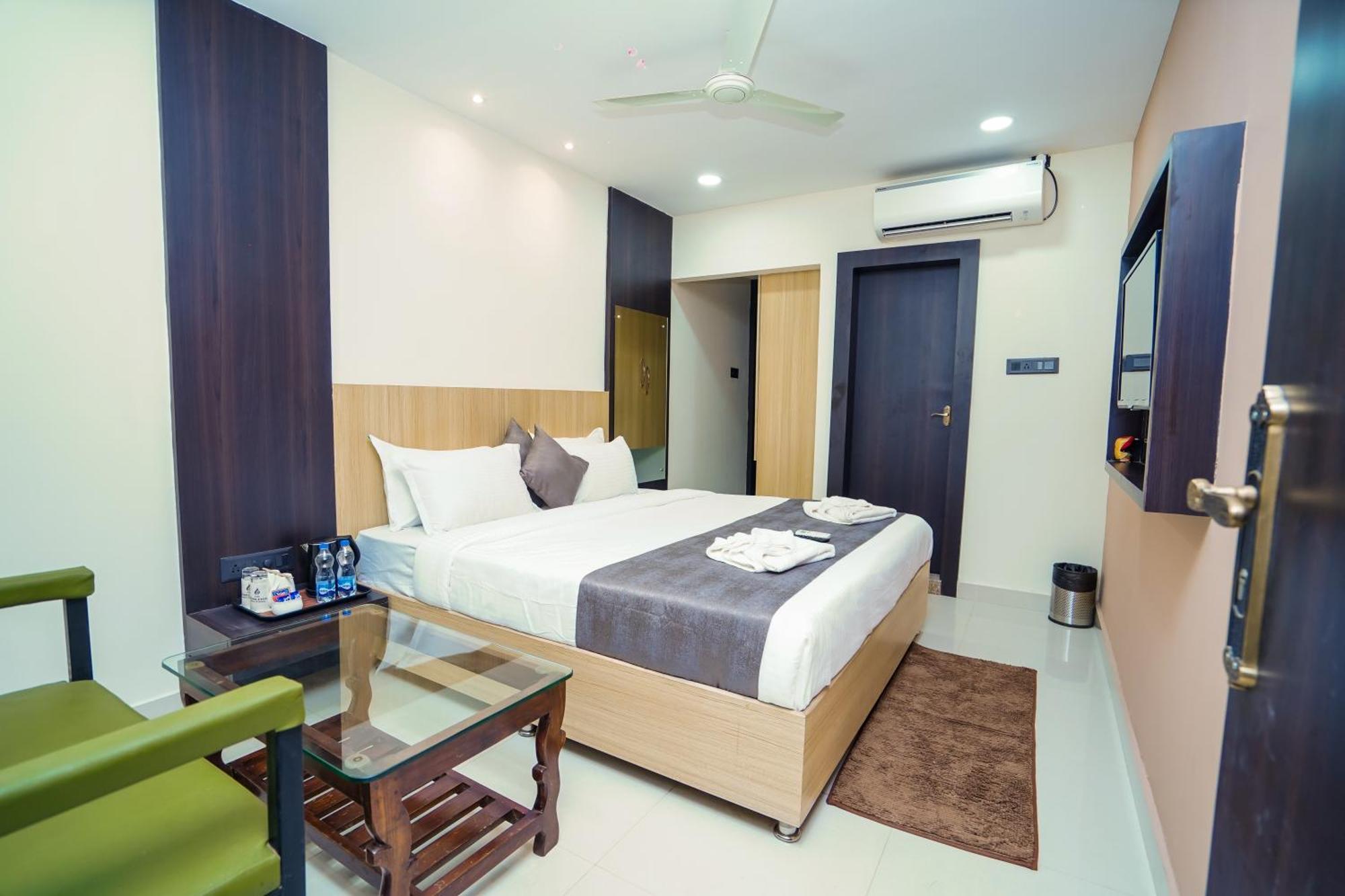 Hotel Middleton Nxt Bhubaneswar Bagian luar foto