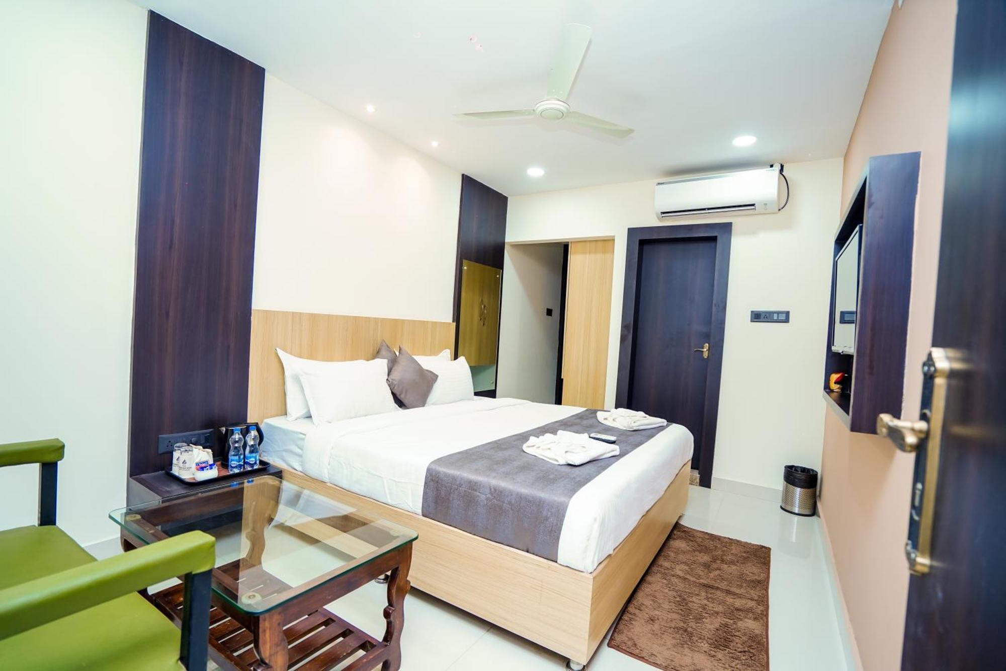 Hotel Middleton Nxt Bhubaneswar Bagian luar foto