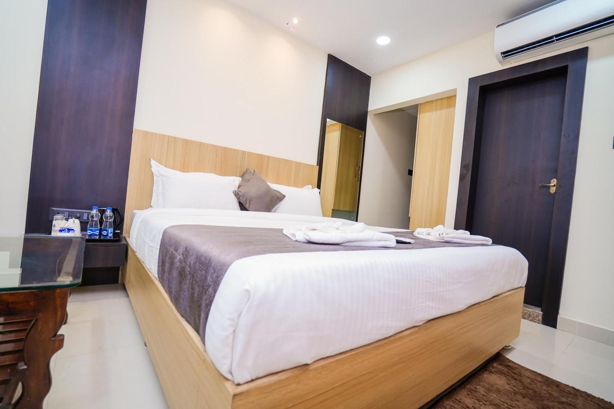 Hotel Middleton Nxt Bhubaneswar Bagian luar foto