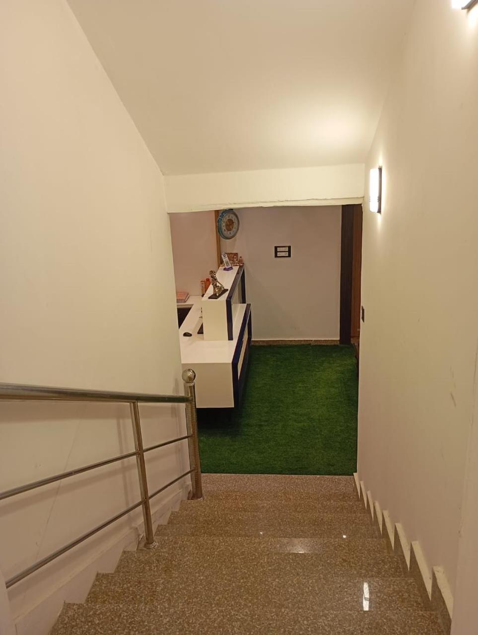 Hotel Middleton Nxt Bhubaneswar Bagian luar foto